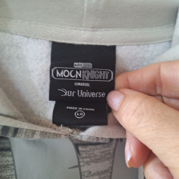 Her Universe Marvel Moon Knight Graphic Pullover Hoodie Mens Size L - Picture 2 of 8